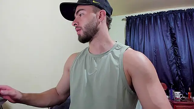 Snapshot of MaxDell chatting on 11/15/25, 08:38 MaxDell online show from 11/15/25, 08:38