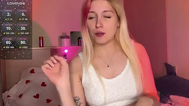 Snapshot of _Annabel_Myr_ chatting on 10/05/25, 11:08  Annabel Myr  online show from 10/05/25, 11:08