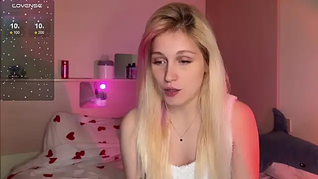 Snapshot of _Annabel_Myr_ chatting on 10/06/25, 11:07  Annabel Myr  online show from 10/06/25, 11:07