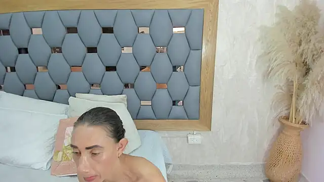 crystal sm online show from 11/24/25, 03:06