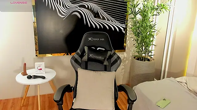 Skyyle  online show from 11/26/25, 12:28