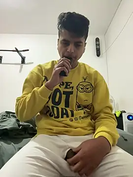 Snapshot of Noam7080z chatting on 01/17/26, 11:37 Noam7080z online show from 01/17/26, 11:37