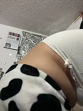 Snapshot of Nicol_V chatting on 01/18/26, 05:22 Nicol V online show from 01/18/26, 05:22