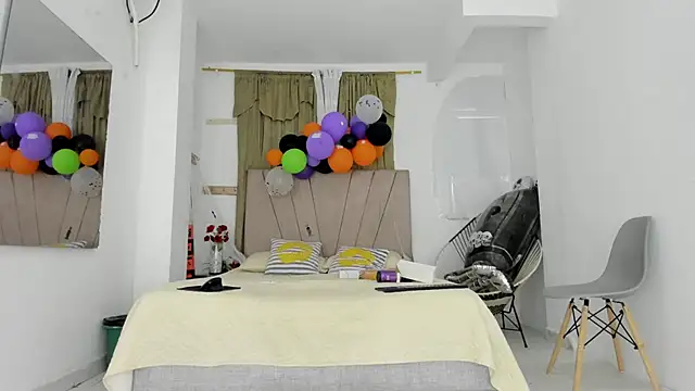 Lady miss    online show from 10/27/25, 11:47