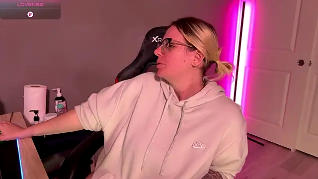 Charlies world online show from 11/21/25, 09:13