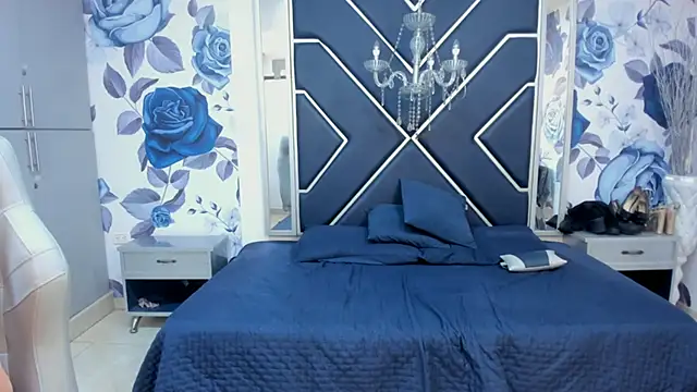 Snapshot of LatinaHoleQueen chatting on 10/24/25, 02:24 LatinaHoleQueen online show from 10/24/25, 02:24