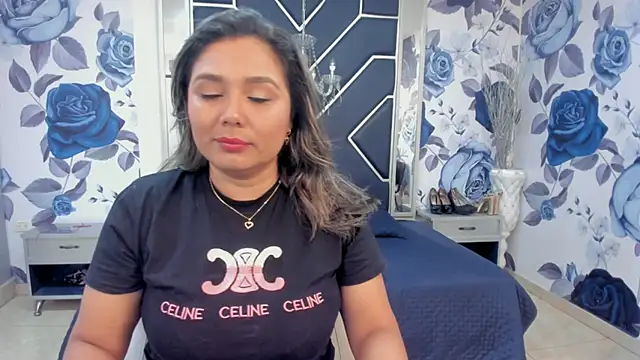 Snapshot of LatinaHoleQueen chatting on 10/28/25, 02:09 LatinaHoleQueen online show from 10/28/25, 02:09