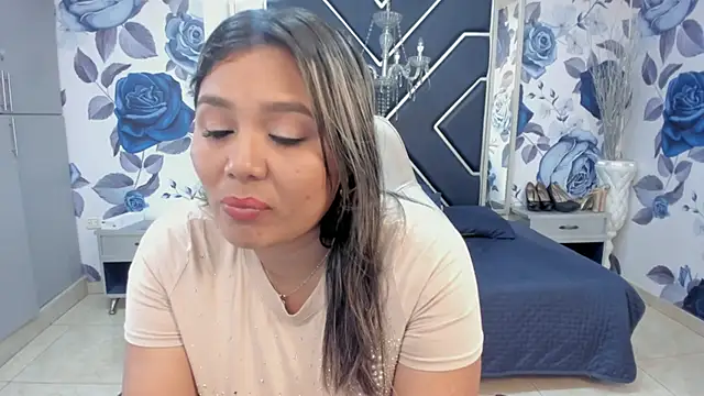 Snapshot of LatinaHoleQueen chatting on 11/05/25, 02:17 LatinaHoleQueen online show from 11/05/25, 02:17