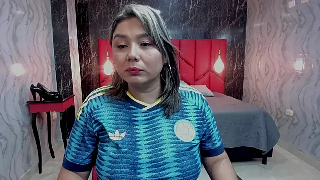 LatinaHoleQueen online show from 06/01/26, 02:30