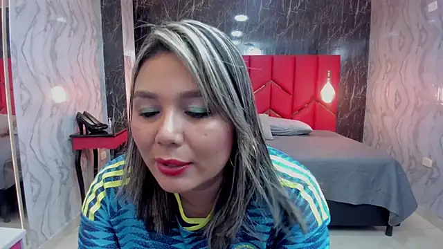 LatinaHoleQueen online show from 06/17/26, 03:35