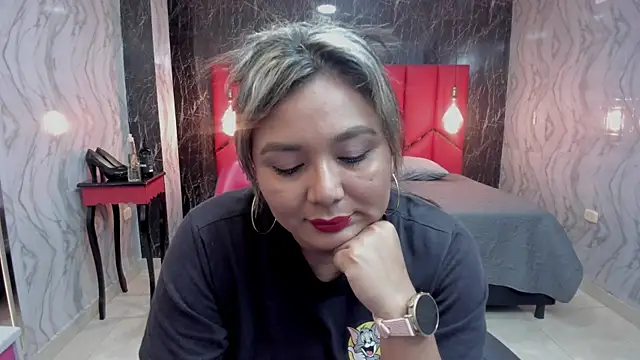 LatinaHoleQueen online show from 06/19/26, 03:27