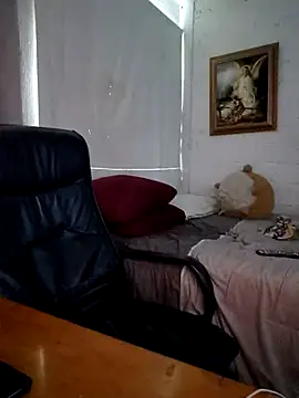 Snapshot of Tonalicius42 chatting on 10/13/25, 09:37 Tonalicius42 online show from 10/13/25, 09:37