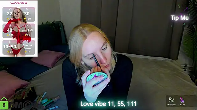 Anna Chelsea online show from 12/17/25, 12:05