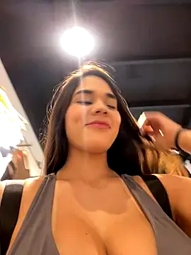 BellaLeclair online show from 12/04/25, 06:49