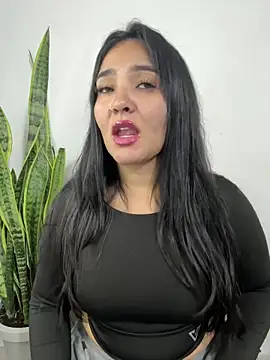 Snapshot of meli__brown chatting on 05/18/26, 01:24 meli brown online show from 05/18/26, 01:24