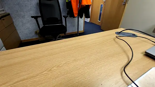 Oorse1966 online show from 10/28/25, 07:45