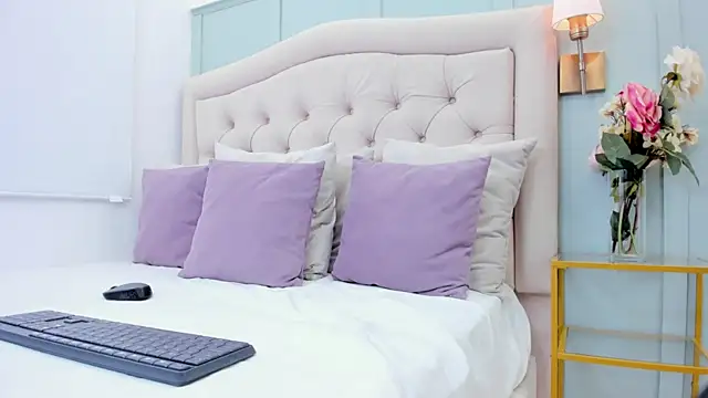 Snapshot of katia_harrison_ chatting on 10/22/25, 02:28 katia harrison online show from 10/22/25, 02:28