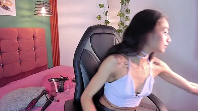 raven smith  online show from 12/19/25, 04:41