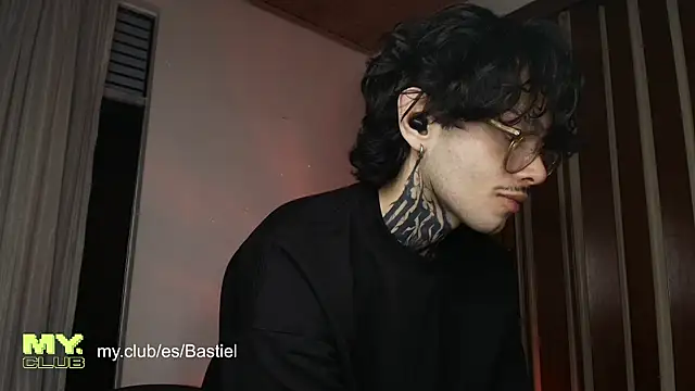 Snapshot of Mihail_leroy chatting on 04/11/26, 03:33 Mihail leroy online show from 04/11/26, 03:33