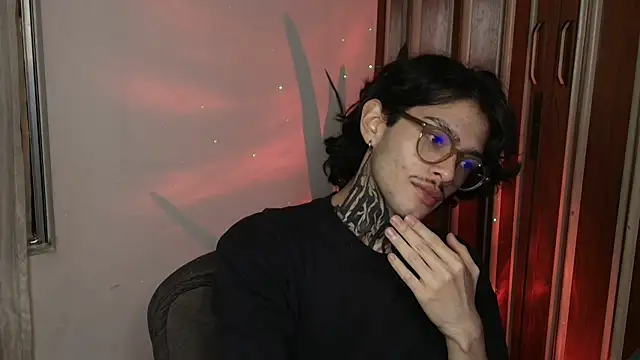 Snapshot of Mihail_leroy chatting on 05/14/26, 03:57 Mihail leroy online show from 05/14/26, 03:57