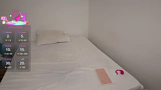 Snapshot of kayleesims_ chatting on 03/04/26, 02:28 kayleesims online show from 03/04/26, 02:28