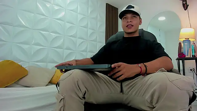 Ricky Owens1 online show from 11/26/25, 08:43