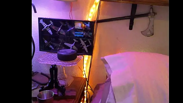 Pussyeat2please online show from 11/16/25, 07:25