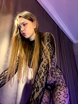 Snapshot of Nikole_Boom chatting on 10/12/25, 06:29 Nikole Boom online show from 10/12/25, 06:29