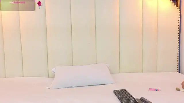 SamantaKane online show from 12/19/25, 03:46