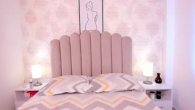 ShaynaHosk online show from 11/14/25, 08:40