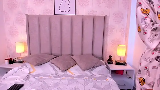 ShaynaHosk online show from 06/25/26, 07:40