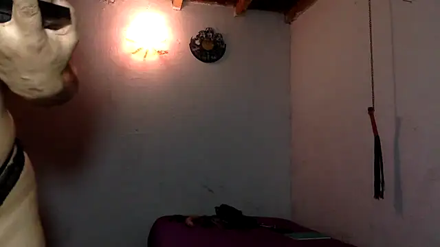 Snapshot of indomitaFox chatting on 04/21/26, 05:47 indomitaFox online show from 04/21/26, 05:47