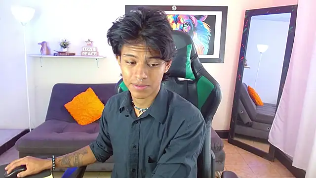 Snapshot of dreyk20 chatting on 11/29/25, 01:47 dreyk20 online show from 11/29/25, 01:47