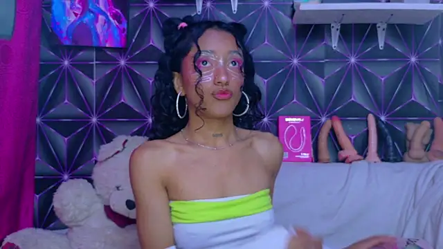 Kylie Moan online show from 10/29/25, 05:42