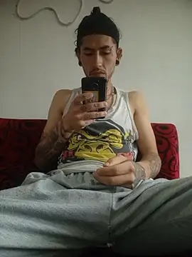 Snapshot of Tattoboy19cm chatting on 01/13/26, 03:39 Tattoboy19cm online show from 01/13/26, 03:39