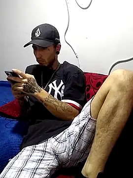 Snapshot of Tattoboy19cm chatting on 02/12/26, 10:05 Tattoboy19cm online show from 02/12/26, 10:05