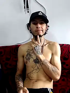 Snapshot of Tattoboy19cm chatting on 02/18/26, 04:25 Tattoboy19cm online show from 02/18/26, 04:25