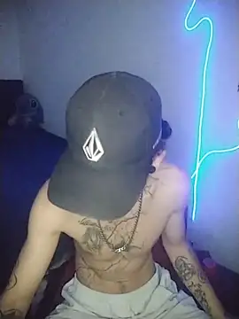 Snapshot of Tattoboy19cm chatting on 02/20/26, 03:58 Tattoboy19cm online show from 02/20/26, 03:58