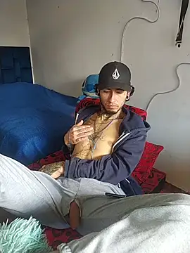 Snapshot of Tattoboy19cm chatting on 02/26/26, 04:06 Tattoboy19cm online show from 02/26/26, 04:06