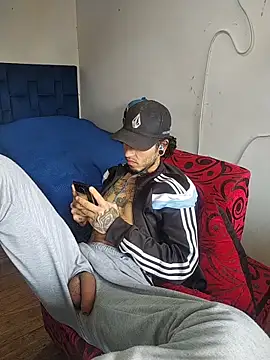 Snapshot of Tattoboy19cm chatting on 02/27/26, 04:18 Tattoboy19cm online show from 02/27/26, 04:18