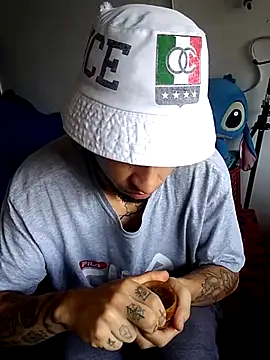 Snapshot of Tattoboy19cm chatting on 03/02/26, 03:08 Tattoboy19cm online show from 03/02/26, 03:08