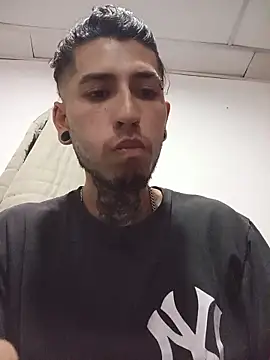 Snapshot of Tattoboy19cm chatting on 03/05/26, 05:14 Tattoboy19cm online show from 03/05/26, 05:14