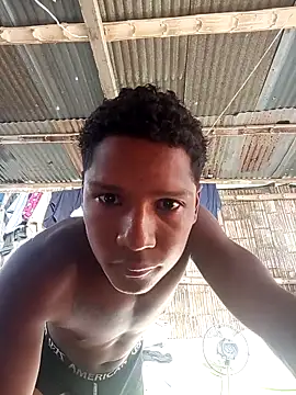 Snapshot of Davir2001 chatting on 03/17/26, 02:42 Davir2001 online show from 03/17/26, 02:42