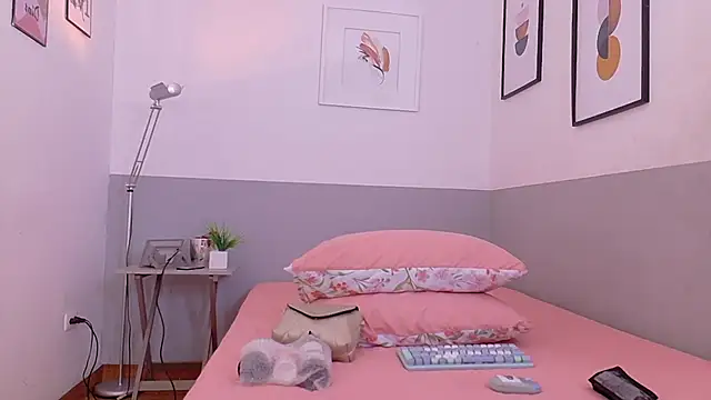 cutepetitee online show from 11/26/25, 07:59