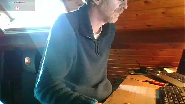 Snapshot of Vrenico-SC chatting on 02/27/26, 02:17 Vrenico-SC online show from 02/27/26, 02:17