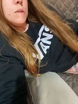 Snapshot of Lazinha18 chatting on 09/27/25, 03:44 Lazinha18 online show from 09/27/25, 03:44