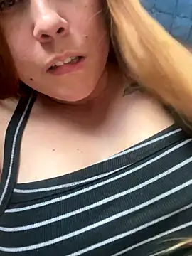 Snapshot of Lazinha18 chatting on 10/23/25, 05:33 Lazinha18 online show from 10/23/25, 05:33