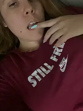 Snapshot of Lazinha18 chatting on 10/31/25, 03:29 Lazinha18 online show from 10/31/25, 03:29