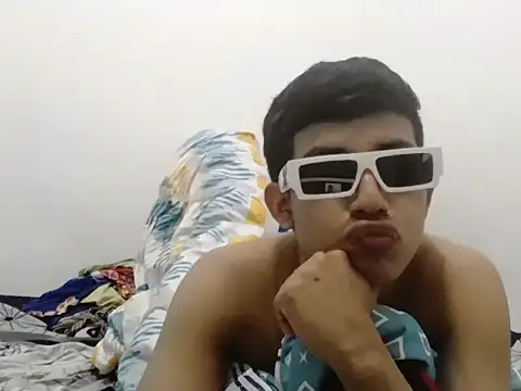 Snapshot of methme chatting on 10/31/25, 11:39 methme online show from 10/31/25, 11:39