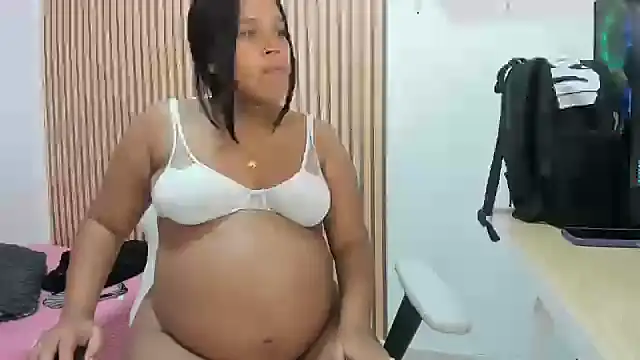 Snapshot of violetasexi_10 chatting on 06/24/26, 01:32 violetasexi 10 online show from 06/24/26, 01:32